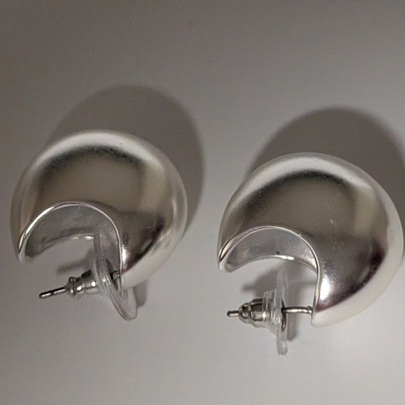 Madewell Sculptural Chunky Hoop Earrings - Picture 8 of 8